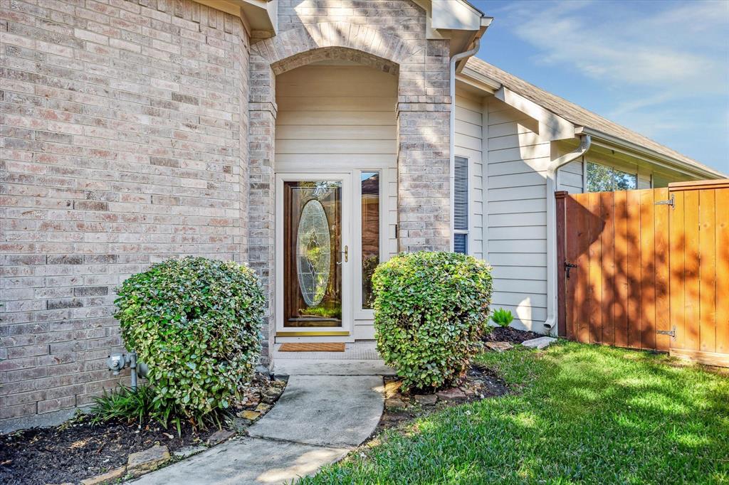 1315 Varese Drive, Pearland, Texas image 2