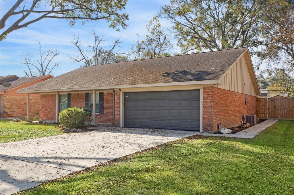 2210 Cedar Street, Pearland, Texas image 2