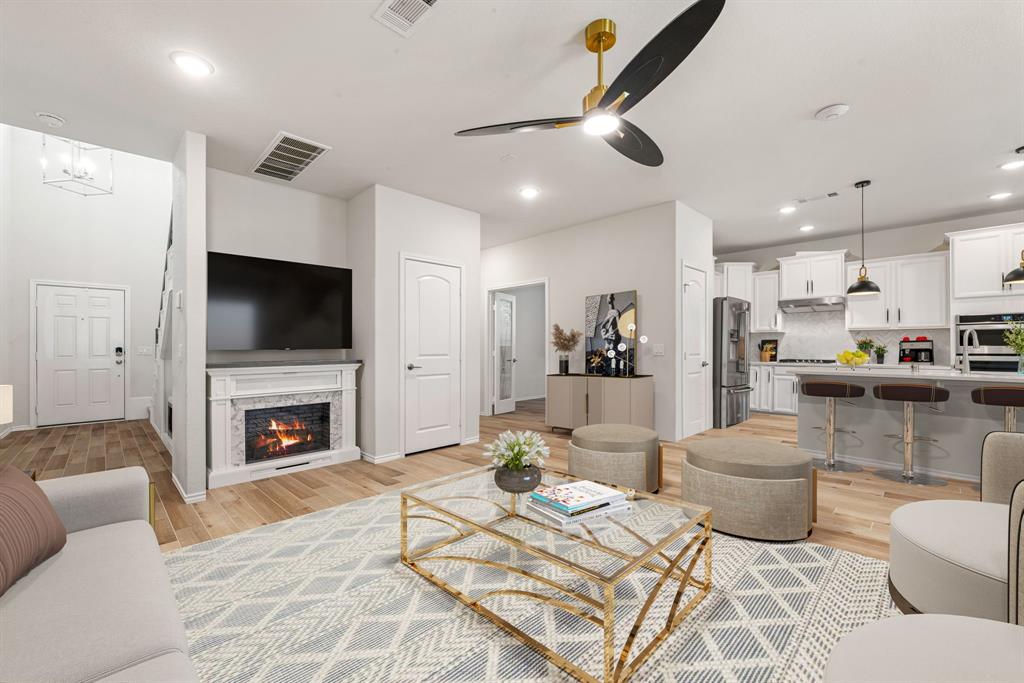 1822 Calabasas Way