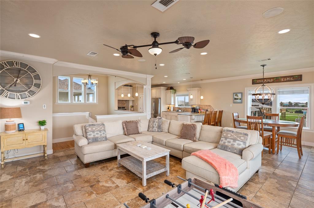 819 Eastview, Crystal Beach, Texas image 8