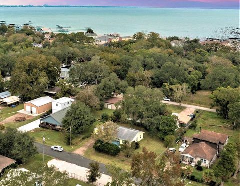 A home in Bacliff