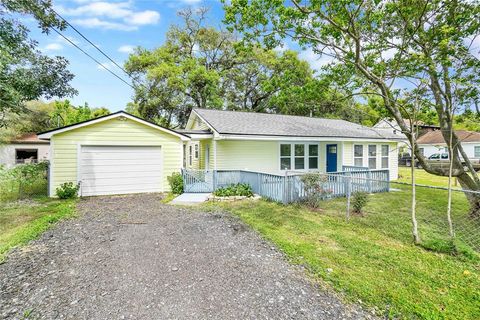 A home in Bacliff