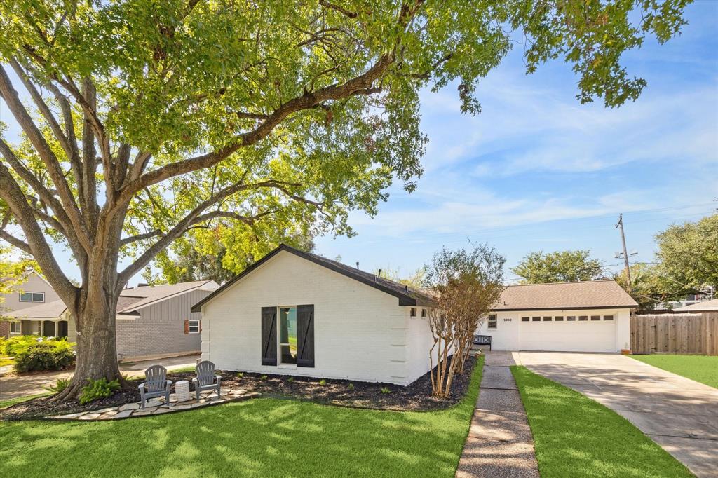 1202 Walnut Bend Lane
