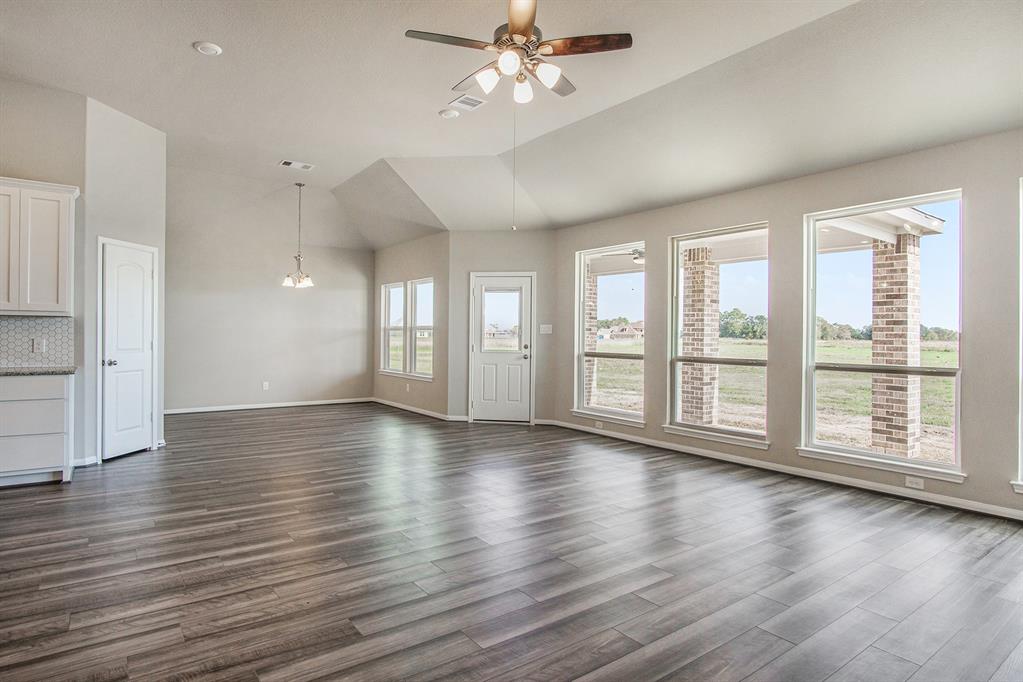 9658 Moss Rose Ln, Willis, Texas image 2