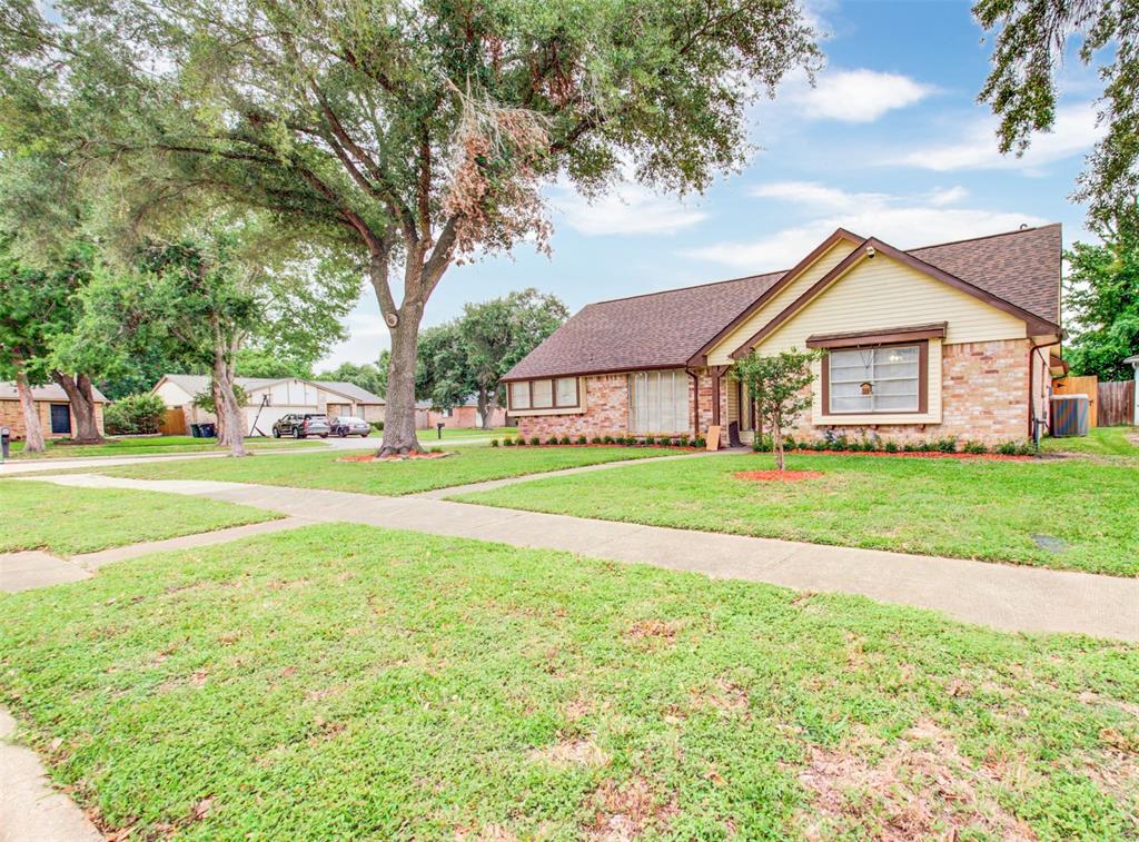 13526 Sherwood Street, Sugar Land, Texas image 2