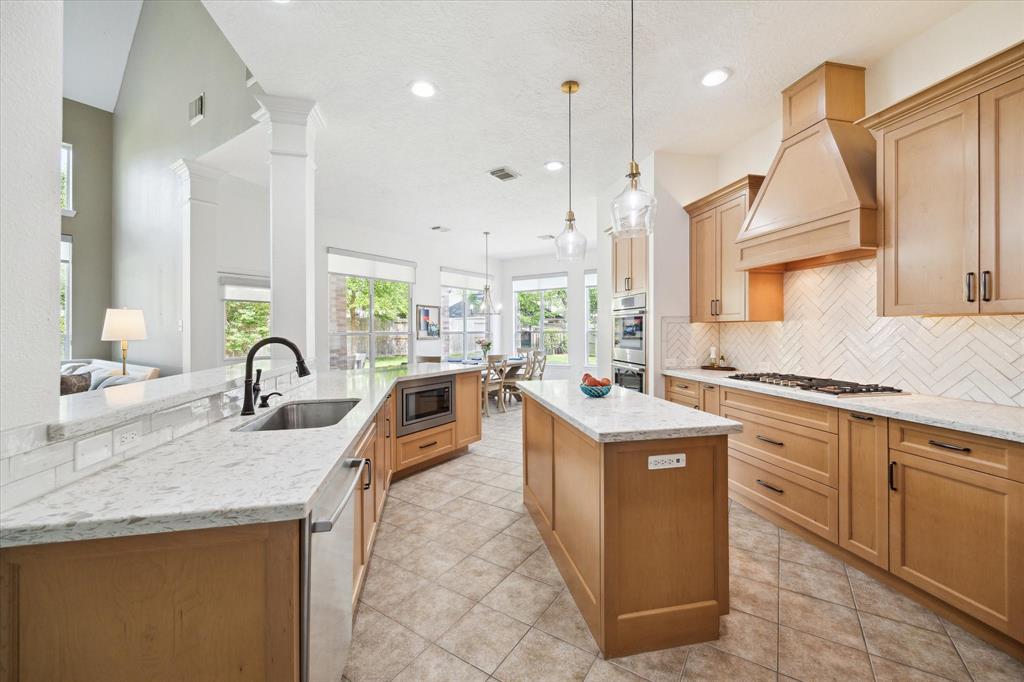 7327 Crescent Bridge Court, Humble, Texas image 12