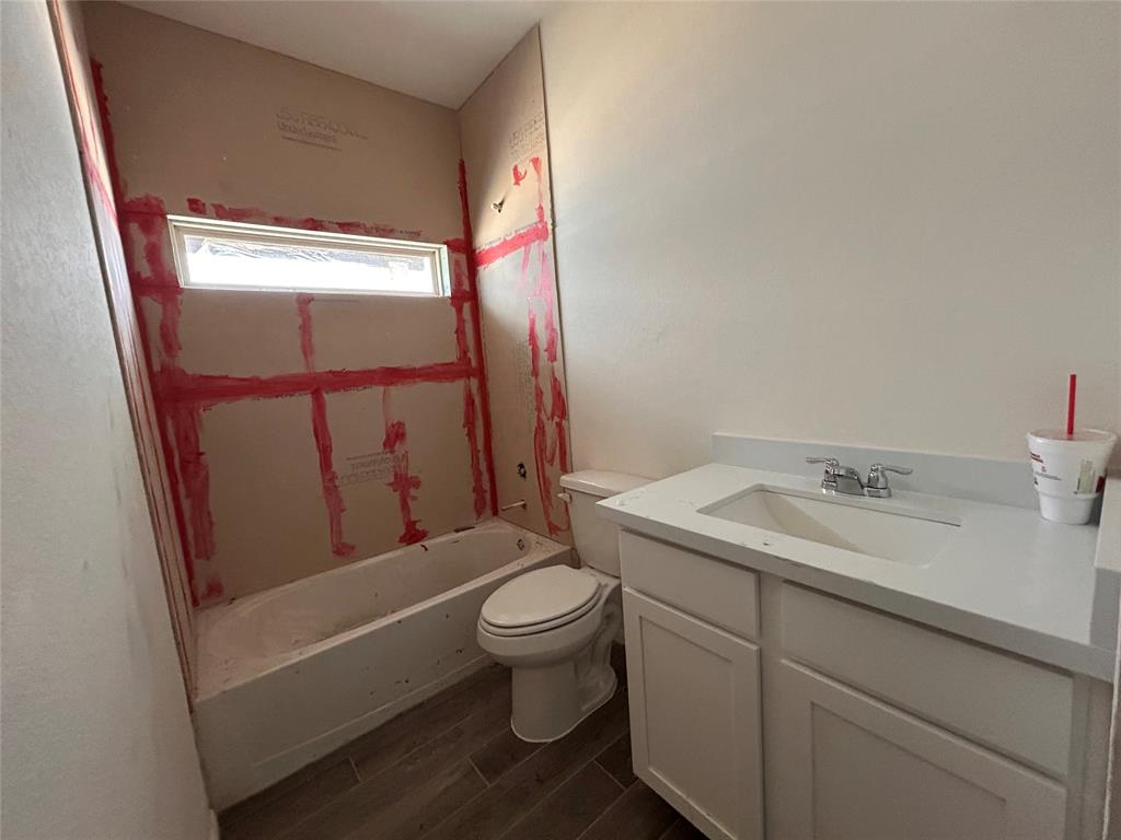 1911 Middle Pass Lane, Angleton, Texas image 10