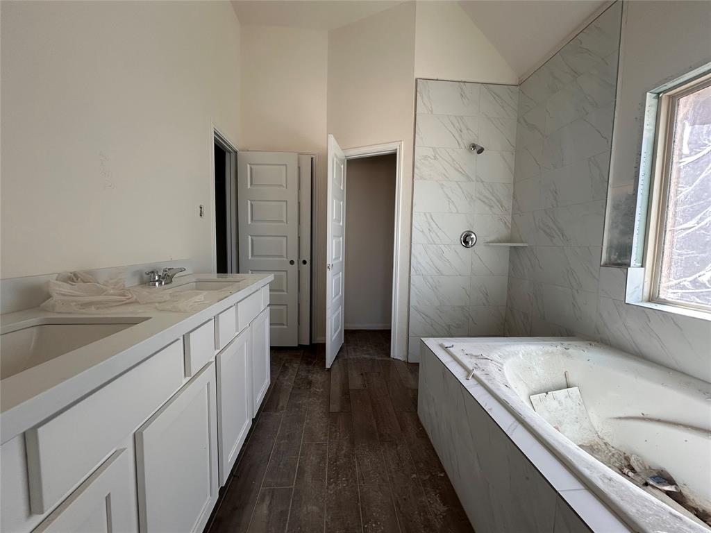 1911 Middle Pass Lane, Angleton, Texas image 14