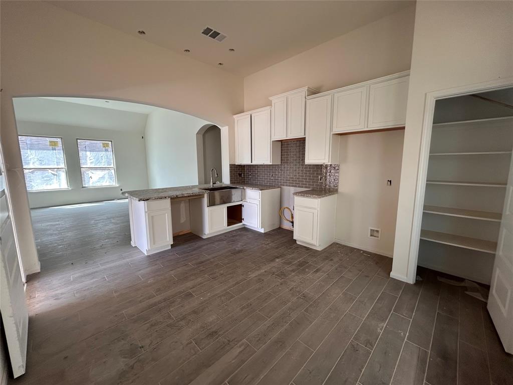 1911 Middle Pass Lane, Angleton, Texas image 7
