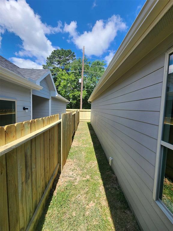 11927 Nelwood St, Willis, Texas image 8