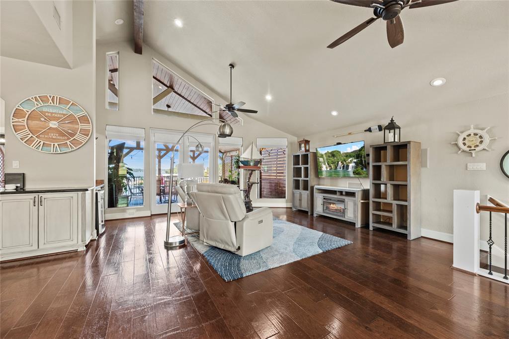 132 Harbour Town Circle, Conroe, Texas image 12