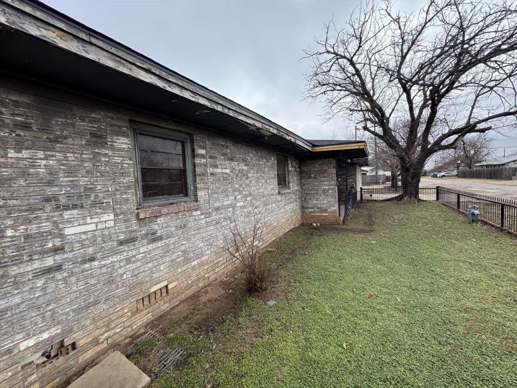 300 E Ida Avenue, Electra, Texas image 3