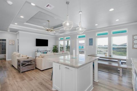 Single Family Residence in Crystal Beach TX 2561 Palm Drive 8.jpg
