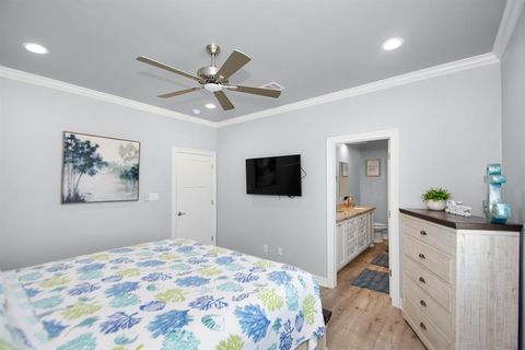 Single Family Residence in Crystal Beach TX 2561 Palm Drive 20.jpg