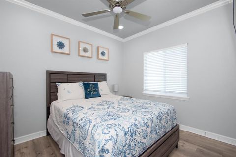 Single Family Residence in Crystal Beach TX 2561 Palm Drive 13.jpg