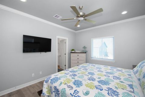 Single Family Residence in Crystal Beach TX 2561 Palm Drive 19.jpg
