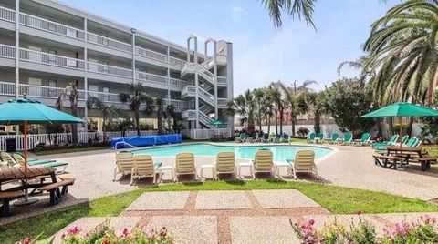 Condominium in Galveston TX 6102 Seawall Boulevard 23.jpg