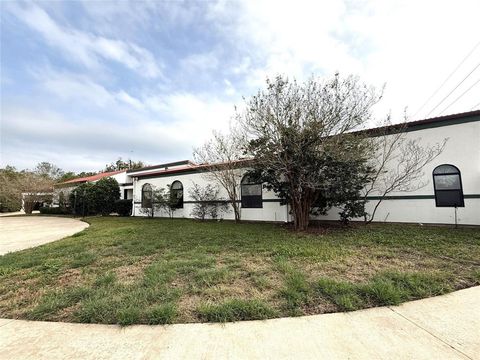 7110 W Mockingbird Lane Pearland TX 77584