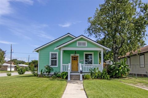 Single Family Residence in Galveston TX 4801 Avenue N 1/2.jpg