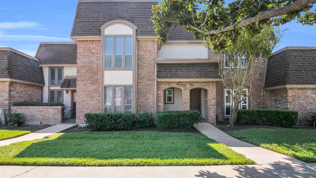2814 Cambridge Lane