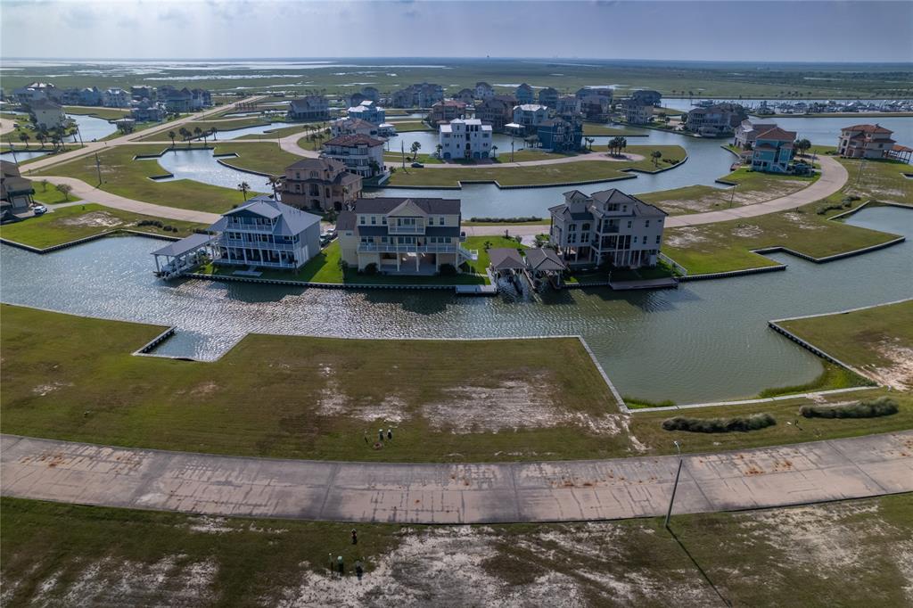 10 Marathon, Hitchcock, Texas image 9