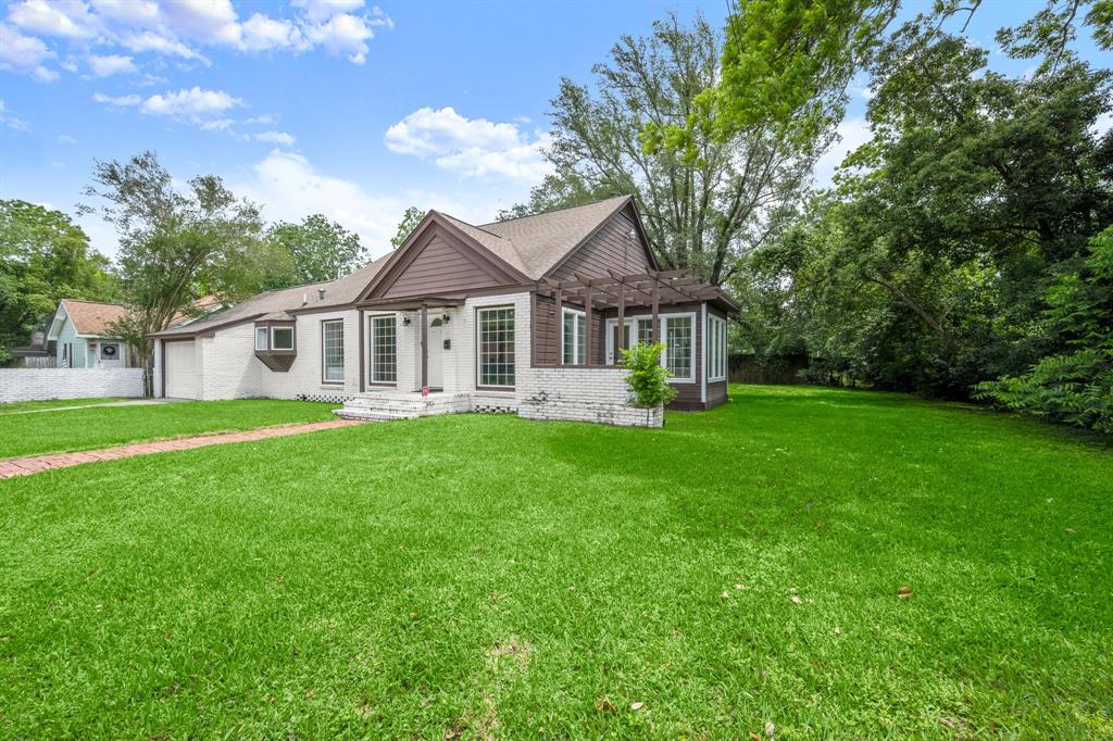 900 N Jones Street, Baytown, Texas image 2