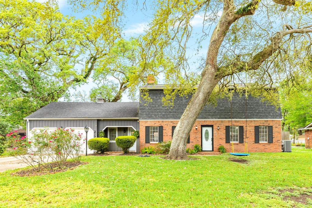 219 Narcissus Street, Lake Jackson, Texas image 1
