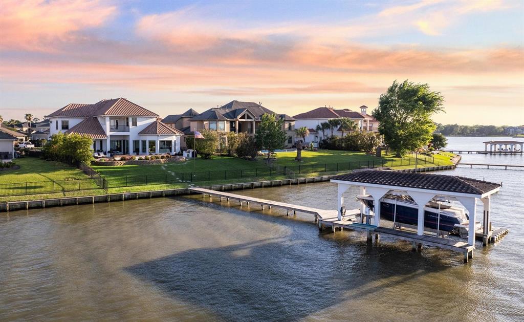 3005 S Island Drive, Seabrook, Texas image 1