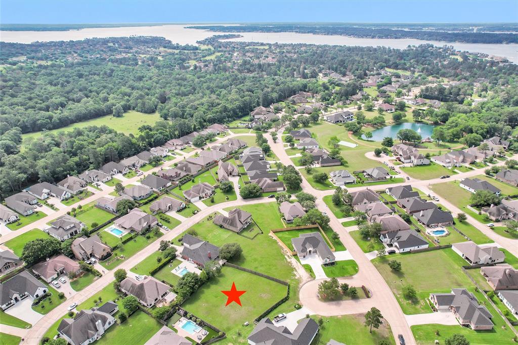 319 Bentwood Court, Montgomery, Texas image 1