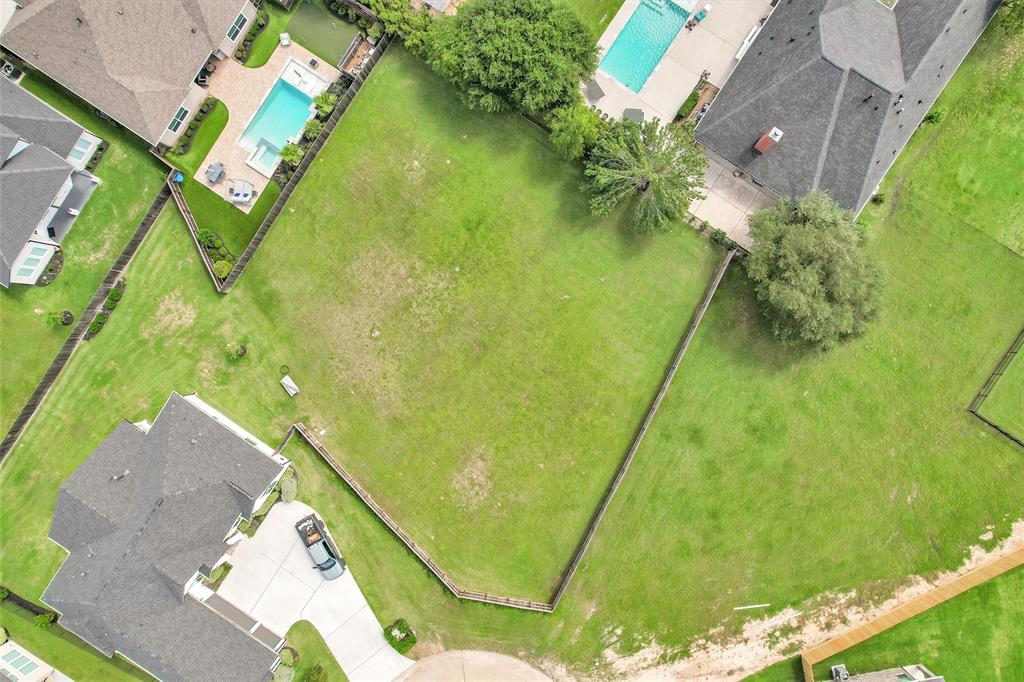 319 Bentwood Court, Montgomery, Texas image 2