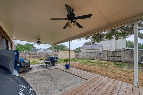 Single Family Residence in Baytown TX 10322 Little Oak Drive 47.jpg