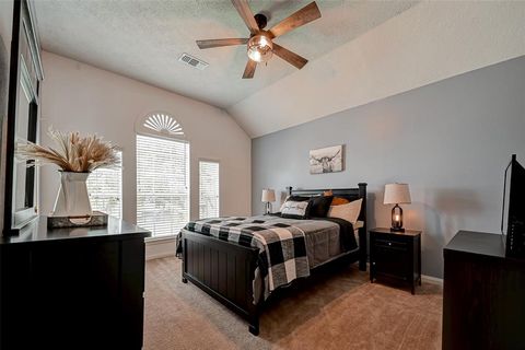 Single Family Residence in Baytown TX 10322 Little Oak Drive 25.jpg