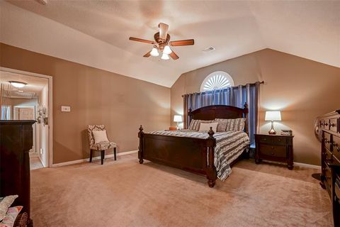 Single Family Residence in Baytown TX 10322 Little Oak Drive 36.jpg