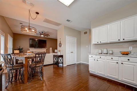 Single Family Residence in Baytown TX 10322 Little Oak Drive 22.jpg