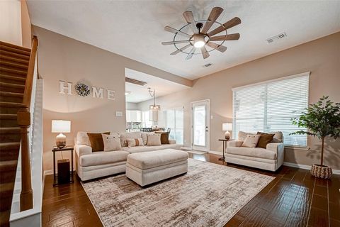 Single Family Residence in Baytown TX 10322 Little Oak Drive 15.jpg