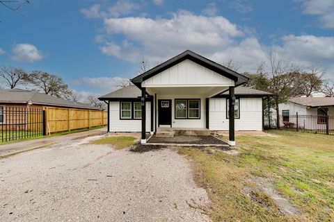 Single Family Residence in Houston TX 909 Charles Road.jpg