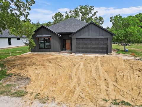 A home in Anahuac