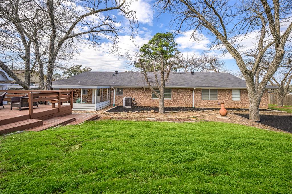 405 Tison St, Brenham, Texas image 18