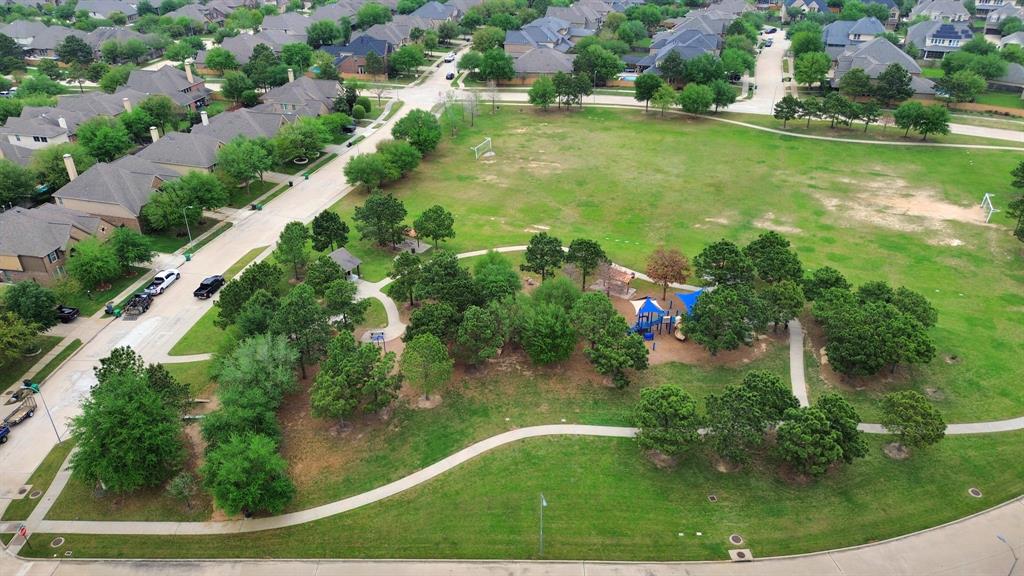 9907 Hutton Park Drive, Katy, Texas image 4