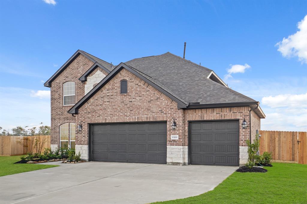 13211 Caylor Circle, Mont Belvieu, Texas image 4