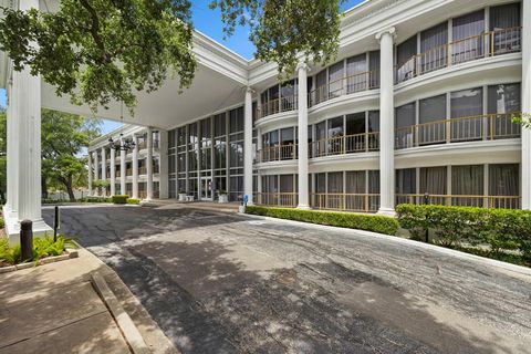Photo of 5050 Ambassador Way #316, Houston, TX 77056 (MLS # 8434886)