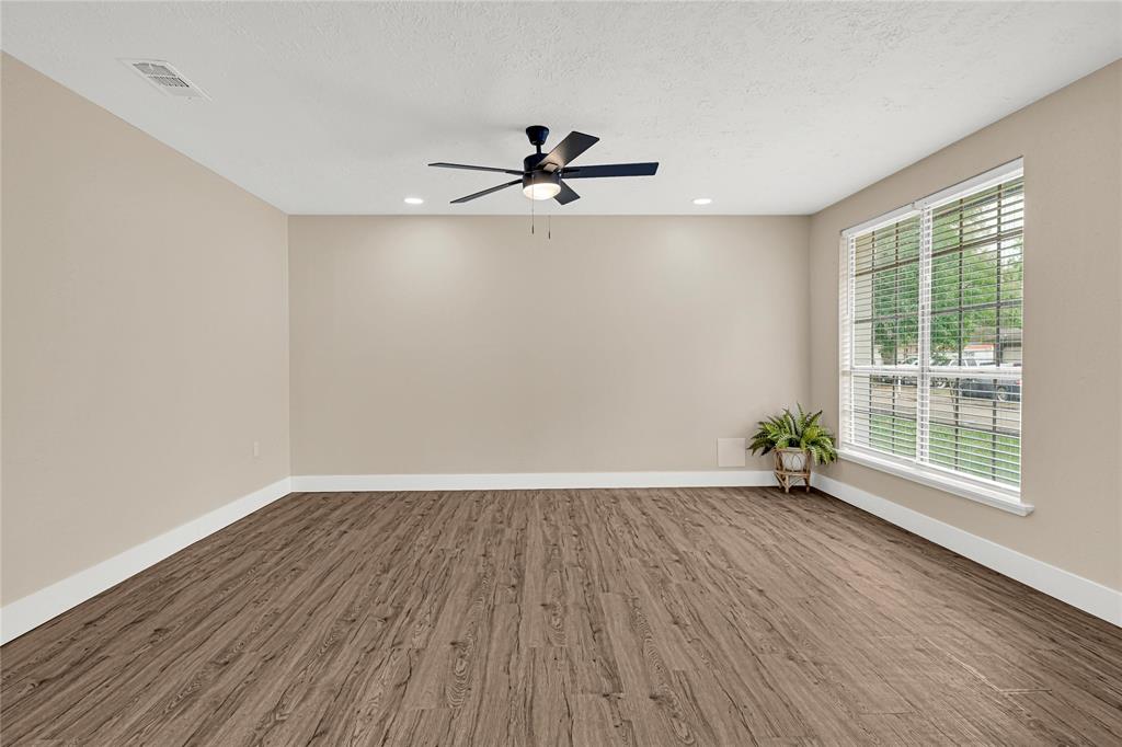 4819 E Ridge Creek Drive, Houston, Texas image 10