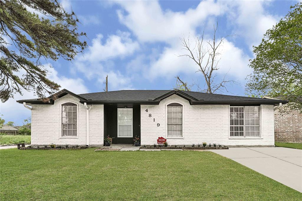 4819 E Ridge Creek Drive, Houston, Texas image 1