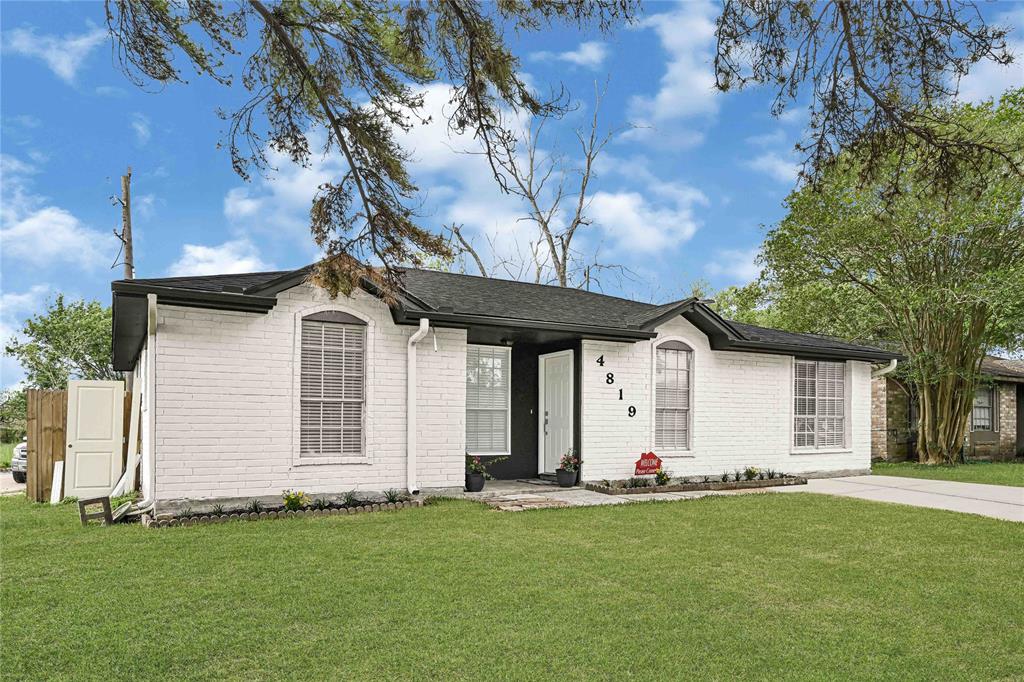 4819 E Ridge Creek Drive, Houston, Texas image 2