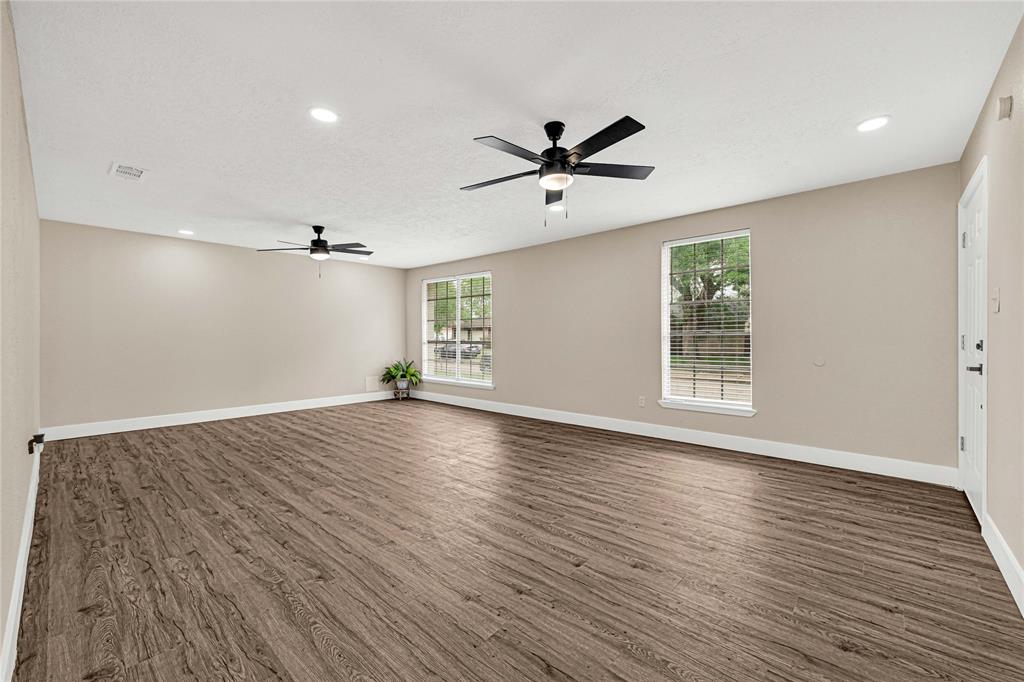 4819 E Ridge Creek Drive, Houston, Texas image 8