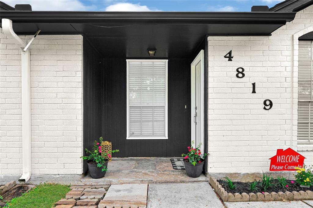 4819 E Ridge Creek Drive, Houston, Texas image 3