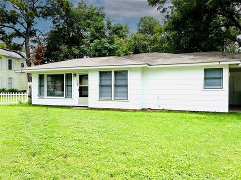 Photo of 528 E Milam Street, La Grange, TX 78945 (MLS # 96776366)