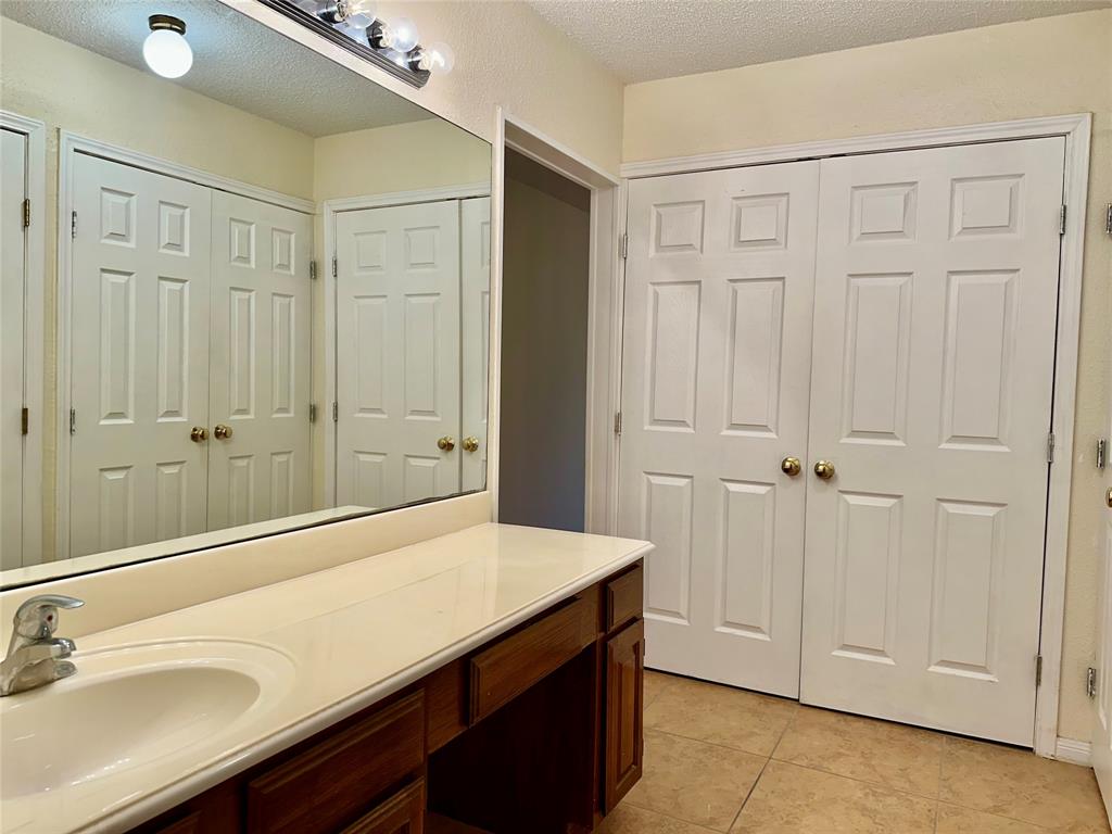 3407 Hidden Creek Drive, Sugar Land, Texas image 16