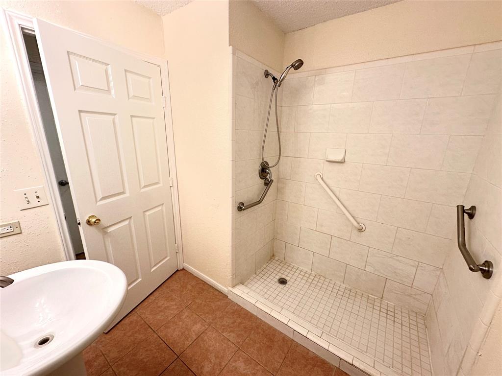 3407 Hidden Creek Drive, Sugar Land, Texas image 19
