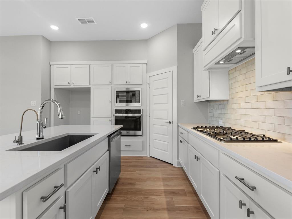 10 Artisan Lane, Richmond, Texas image 3